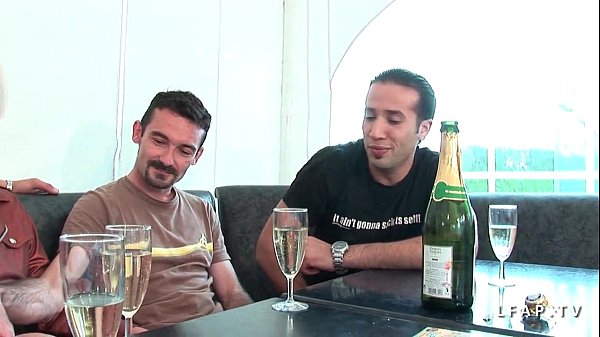 Sublime Blondasse Grave Defoncee En Dp Vaginal Dans Un Multi-guy Session