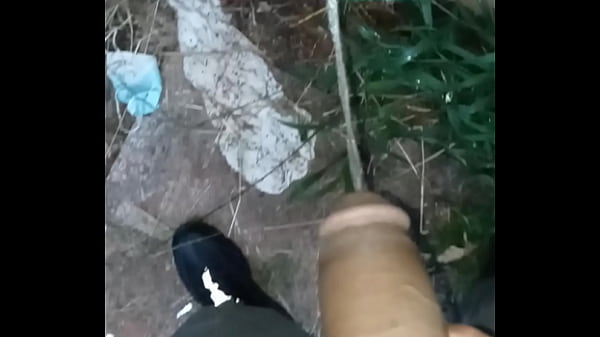 12INCH BBC PEEING IN PUBLIC Mandingo