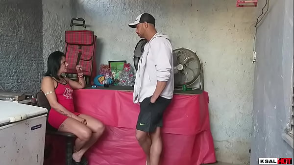 O Gostoso Do Mike Hot Na Oficina De Casa Fazendo Manutenção, A Delicia Da Danny Steamy Leva Uma Cafézinho Com Roquinha E Muita Bucetinha Pra Ele