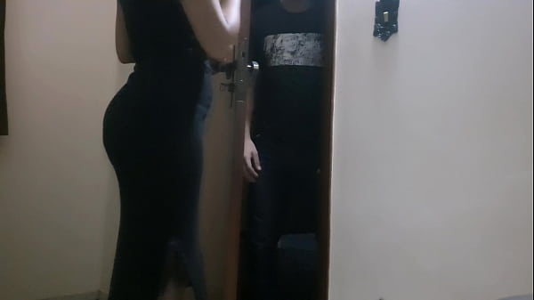 Traição Marido Trabalhando E Mulher Chama Um Desconhecido