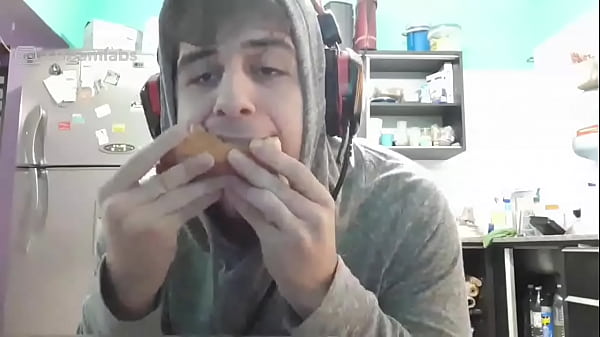 Chico Gay Come Torta Y Vomita (TERMINA SEXUAL)