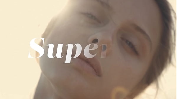Sensual Poses That Leave You Speechless With Amelie Lou - SUPERBE