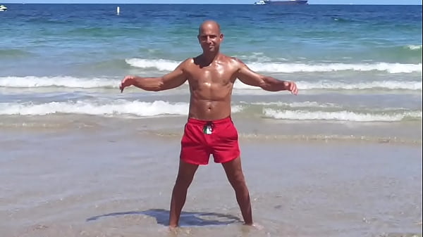 THE JERSEY SHORE PORN STAR THE ITALIAN BANG MACHINE MAXXX LOADZ AT THE BEACH