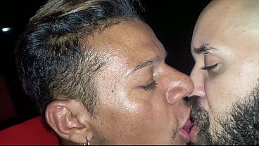 Fui Assistir A Estreia Do Filme No Cinema Mas Emcontrei Um Casal Trepando Pra Todo Mundo Ver