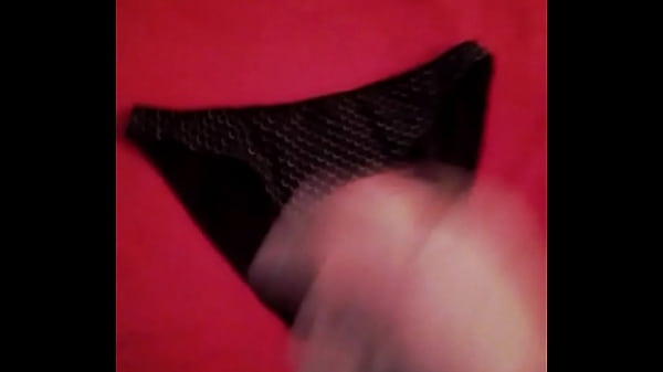 Masturbandome En Las Bragas De Mi Prima