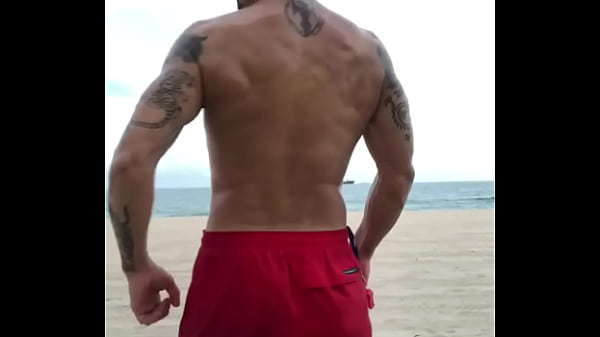 BACK MUSCLES FLEXING