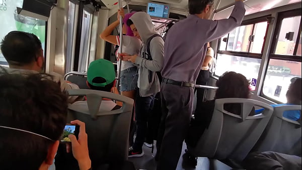 Comenzo Como Un Arrimón En El Metrobus Y Termine Montada Encima De Su Verga (Twitter: @Hyperversos2)