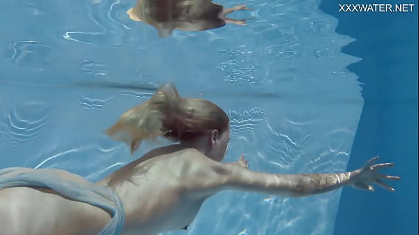 Finnish Platinum Decorated Pornstar Mimi Underwater