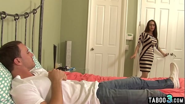 Anal Lover Seasoned Stepmother McKenzie Lee Says Thanks To Her Son In Law