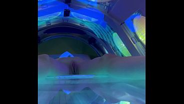 Stripped Amateur In A Public Tanning Bed Veronica Beach