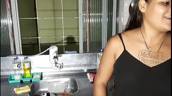 Apos Tigresa Vip Gravar Com Dois Dotados Ela Vai Lavar Louca E O Marido Se Exita E Faz Sexo Com Ela Ai Mesmo