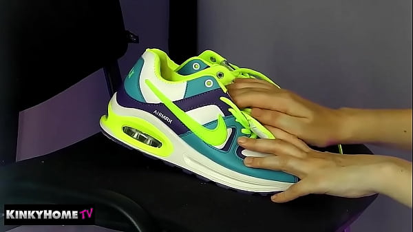 ASMR - THE BABE EXTREMELY LOVES HER NIKE