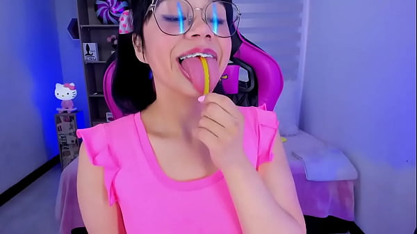 Lila Jordan Gummy Playing