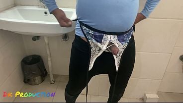 Bhabhi Ne Bathroom Mein Mooth Marte Hue Pakad LiyA