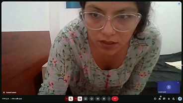 Mi Mejor Amiga Tiene Su Entrevista De Trabajo Por Zoom Pero Se Olvide De Que Estaba Prendida La Camara Y Se Masturbo Frente A Su Jefe