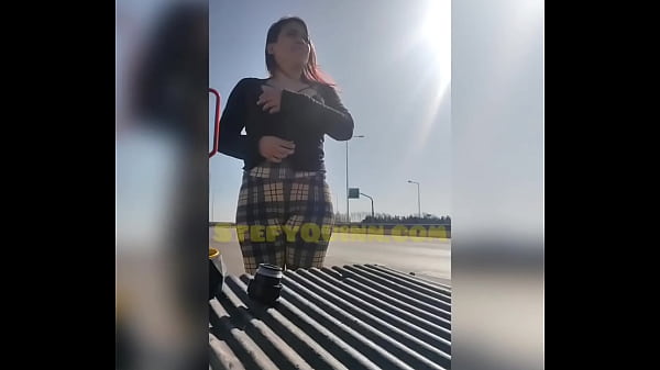 Stefy Quinn Haciendo Un Pete A Un Camionero Al Lado De La Ruta En Cordoba. Miralo Completo En Stefyquinn.com
