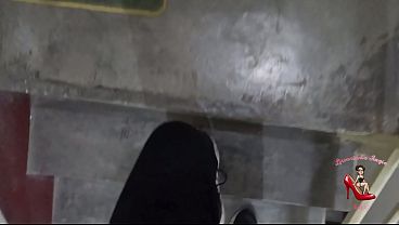 Ayuda Vecino Tengo Miedo, Soy Una MATURE Guarra Y No Se Cambiar Un Foco, Follo Como Recompensa Y Me Dejo Venir Adentro