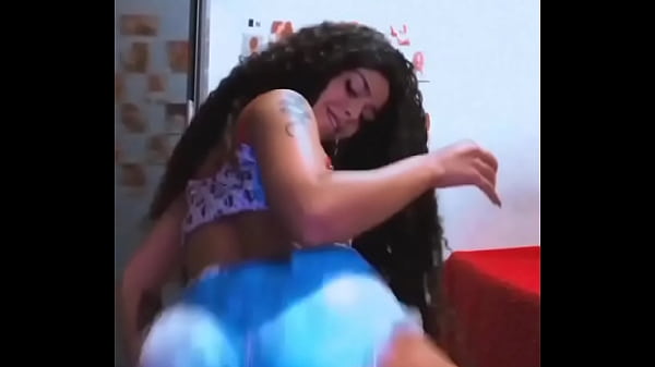 Marian Gabriela Dançando De Shortinho Socado No Cu