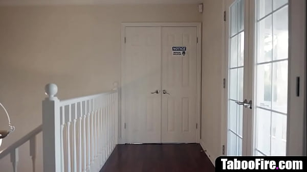 Ebony Hotwife Hammers Delivery Boy While Covid-19 Infected Hubby Is Layin Upstairs