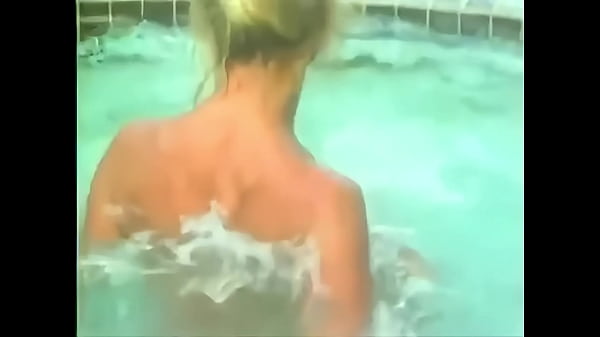 Jumping Titties