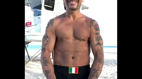 THE FORT LAUDERDALE PORN STAR MAXXX LOADZ BEACH DAY BRO