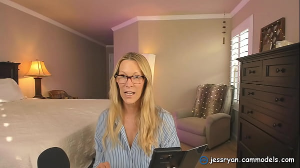 Hot Mommy Camgirl Jess Ryan Gives An Honest Dick Rating For Small Dicked FalFal Jessryan.manyvids.com
