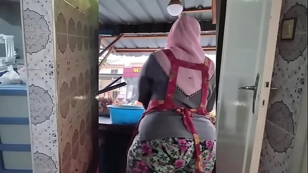 Chunky Muslim Indonesian Mommy