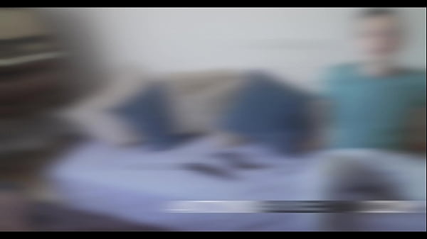 شب ديوث يربط أمه المربربة ويديثها لانطونيو ويلعب بزبره حد أمه