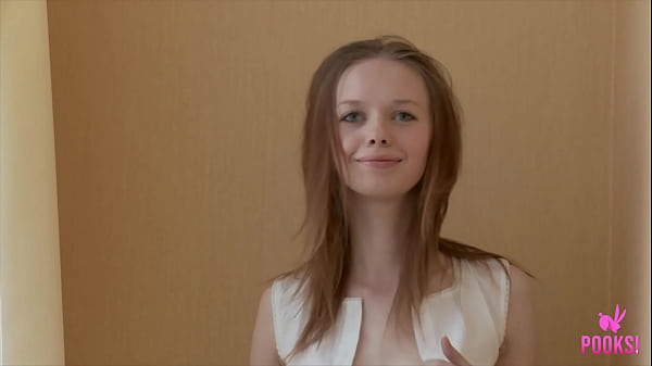Sweetie Daisy D Finger-Fucks Herself Into A Squirt-Covered Peak!