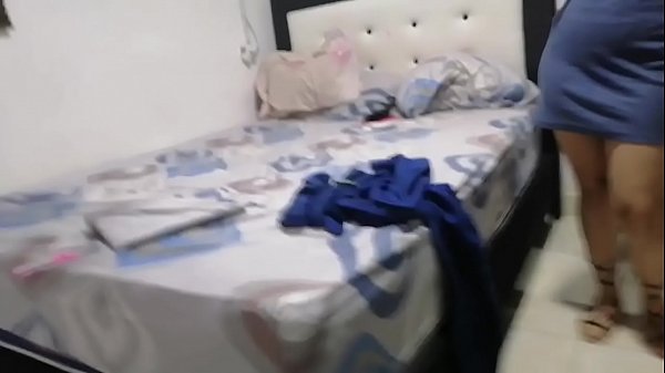 No Quiere Que El Esposo Se Entere Lo Que Le Hace Al Hijastro Mientras Trabaja