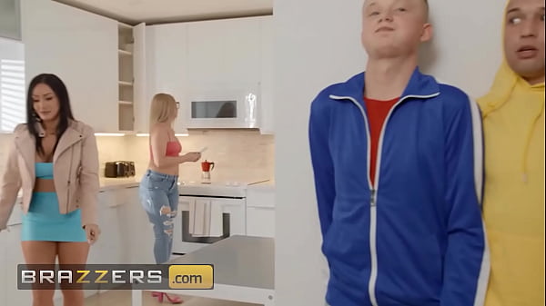 BRAZZERS - Lucky Jimmy Falls In Want With Jennifer White & Ends Up Having A 3some With Her & His Stepsis Harley King