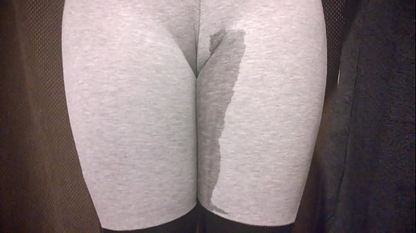 Pad Piss In Leggings