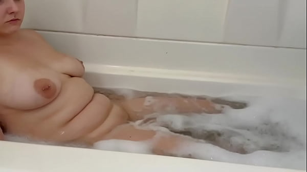 Emily Farting In Bathtub!