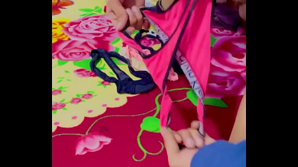 Paja Con Las Tangas De Mamá