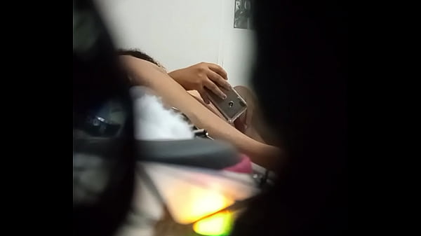 Grabando A Mi Novia En Su Cuarto Mientras Mi Esposa Se Va De Compras Al Extremely (video Completo Xvideosred)
