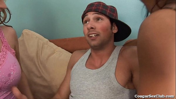 3 Frisky Mommies And 1 Guy Have Huge Sex Party!