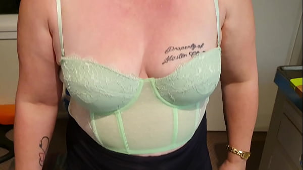 @carapornstar Trashy Kiwi HOTWIFE Repeatedly Kicked In The Cunt By Her Master
