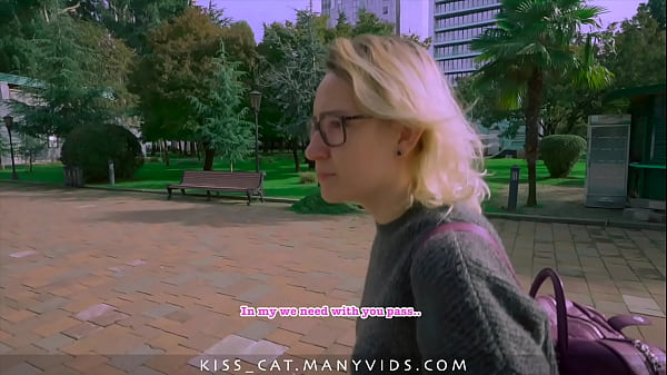 4k Public Agent 18 Chick Displaying Boobs With Close Up Slit In Central Park