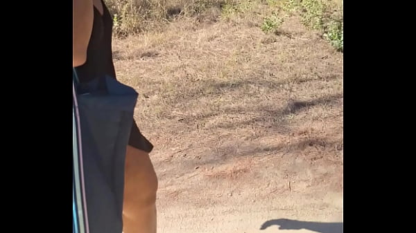 Teresa Jones Fa Esibizionismo Nella Spiaggia Si Masturba Con La Gente Vicino Viene Vista Mentre A Orgasmo