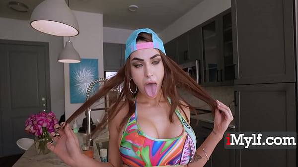 Tennessee STEPMOM Deepthroats Californian Shaft