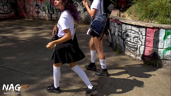 Estudiantes Calientes Se Escapan De Clases Para Follar - Sexo Lesbico Despues De Clases