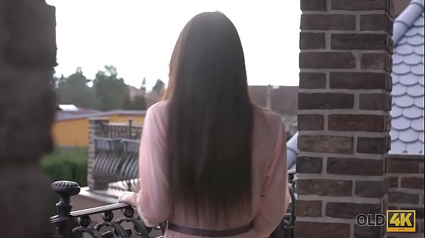 OLD4K. Babe Opens Honeypot For Old When He Returns After Trip