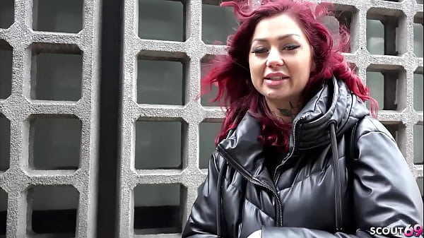 GERMAN SCOUT - RED-HAIRED BERLIN CHICK RIA RED PICKUP AND CASTING POUND