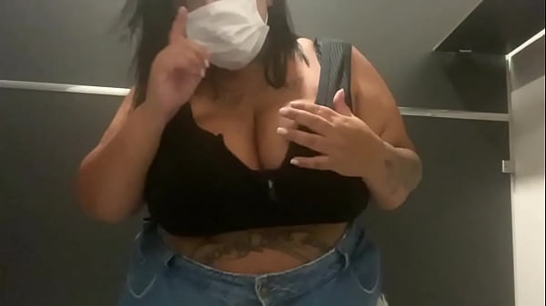Safada Foi No Banheiro Do Aeroporto Pra Colocar O Fill No Cuzinho - Mary Jhuana