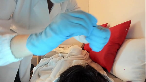 La Dottoressa Nicoletta Visita Ginecologicamente Una Sua Amica E Ti Rimpicciolisce Dentro Alla Sua Grossa Figa