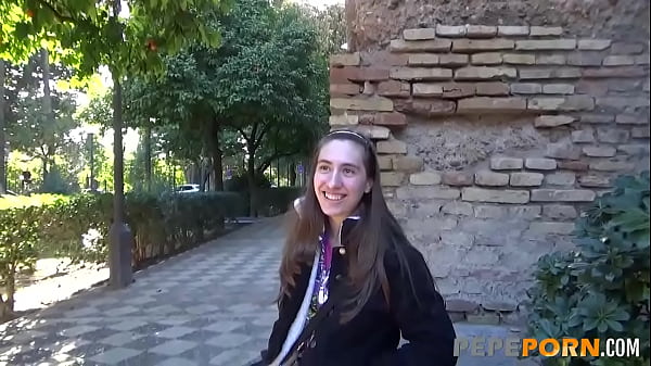 18yo VIRGIN Opens Her Honeypot Up With A HUGE DICK. She Only Had Tongued Dicks Before!