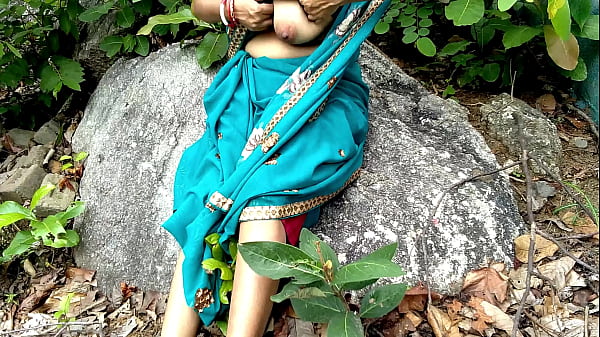 लण्ड की भूखी सौतेली माँ को जंगल के पहाड़ों में ले जाकर चोदा