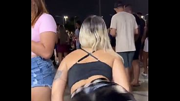 Gostosa Dançando Funk De Shortinho