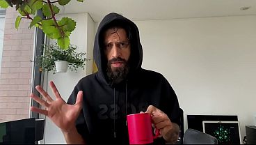 La Pelirroja Salvaje: Fuego, Misterio Y Actitud