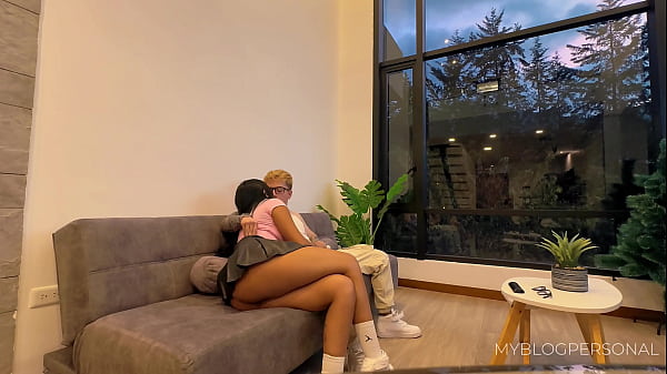 Linda Chica De 19 Años Que Conocí Por TINDER Le Gusta Follar En La Primera Cita
